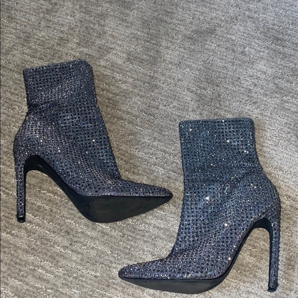 Perfect holiday bootie Steve Madden 7.5 gray